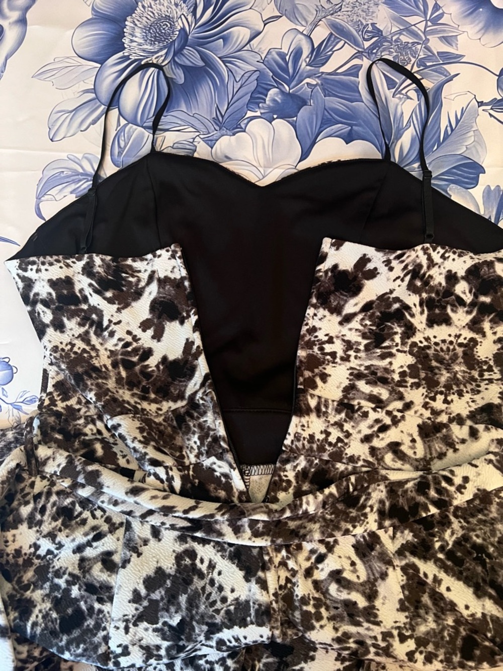 ❤️HP❤️Honey and Rosie Black & White Abstract Print Spaghetti-Strap Jumpsuit - Picture 15 of 15